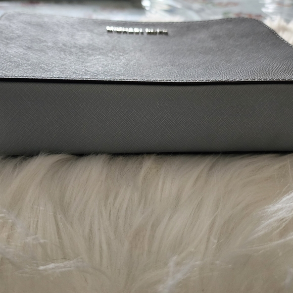BNWT AUTHENTIC MICHAEL KORS  Ginny Leather Crossbody  with dust bag - Picture 16 of 16